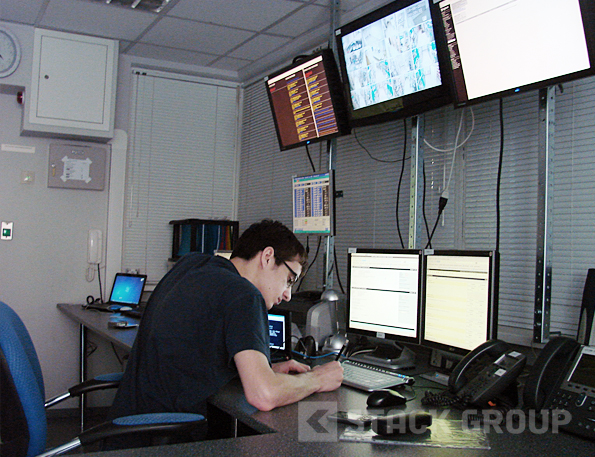 Colocation в ЦОД - размещение серверов. В операторской комнате осуществляется мониторинг параметров работы оборудования и систем.